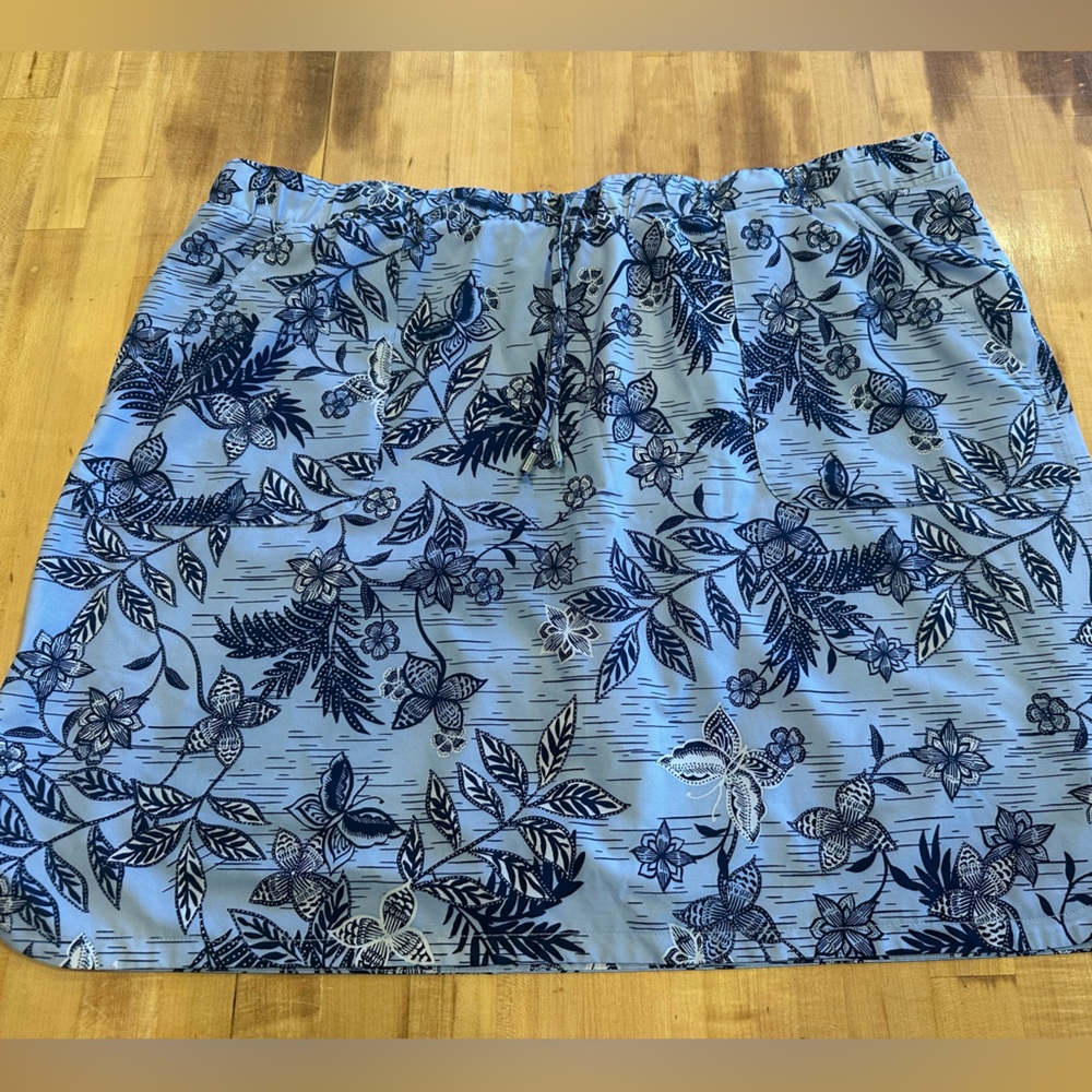 Chico’s Zenergy Floral Blue Skort Size 3